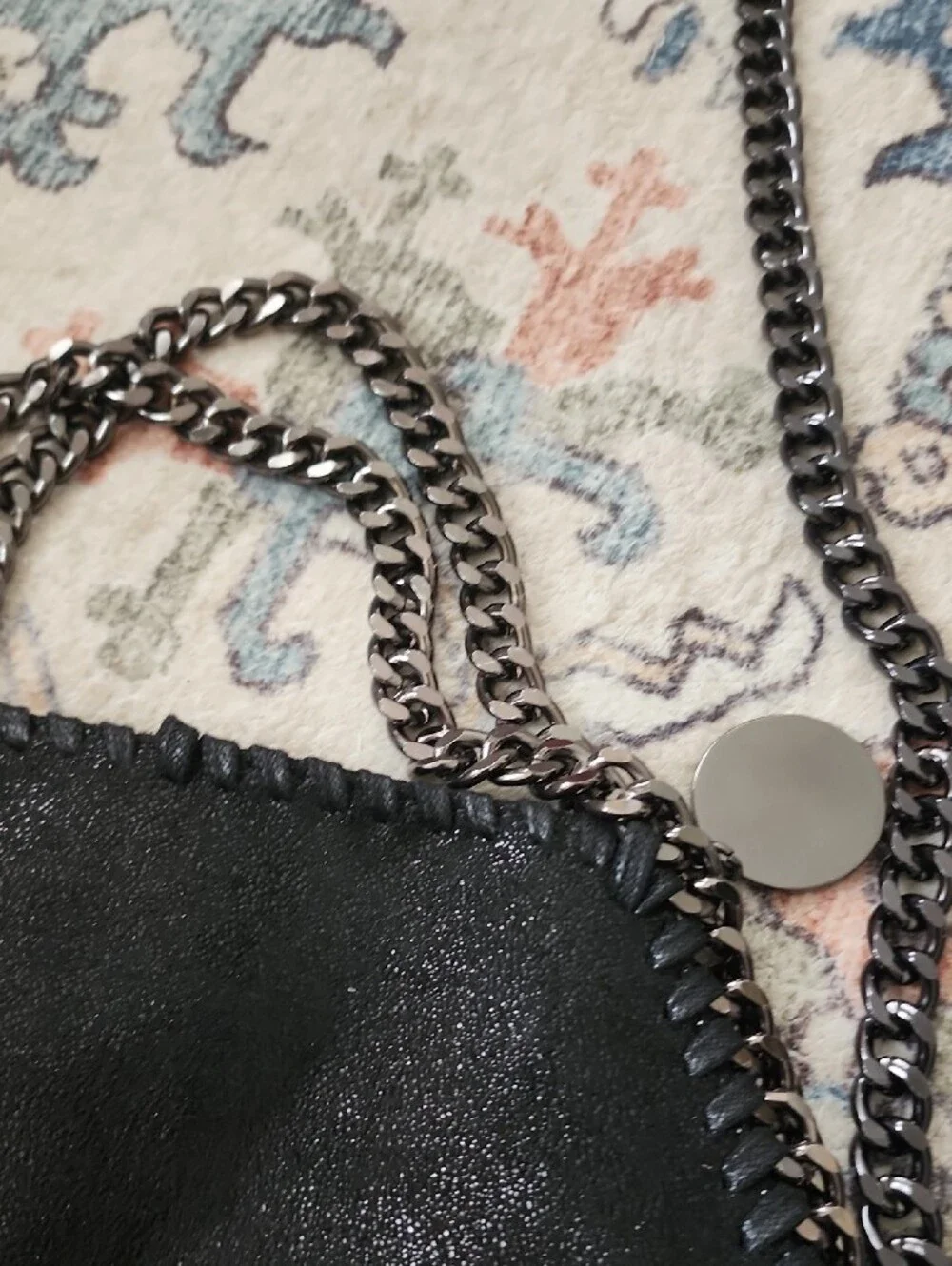 Black Chain-Edged Crossbody Bag - Picture 2 of 4